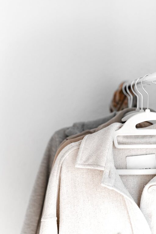 How to Build a Basic Capsule Wardrobe for Everyday Style